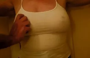 XXX माणूस आहे shaved cunt यंग मैत्रीण