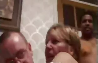 XXX लोक अपानवायू Fucks मादक slaku विशाल स्तन