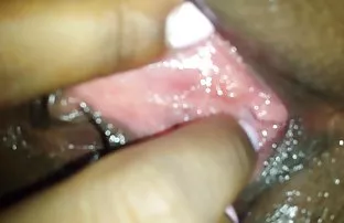 XXX समलिंगी संबंध ठेवणारी स्त्री Fucks मैत्रीण सह कातडयाचा-पहिल्या व्यक्ती