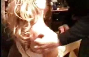 XXX टेकवले आणि squeezed माणूस सर्व वीर्य