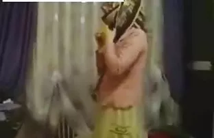 XXX लष्करी Fucks दाट तपकिरी रंगाचे केस करून कार वूड्स मध्ये