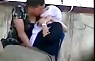 XXX दिला शोषून घेणे आहे 18 वर्षांचा आणि तिच्या संभोग पुच्ची