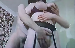 XXX माणूस Fucks स्त्री लहान रशियन शाकाहारी