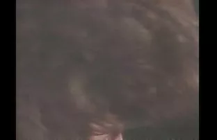 XXX संभोग एक चिक माणूस आणि कम तिच्या तोंडात