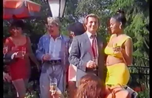 XXX घरी आणले आणि एक तरुण मुलगी fucked