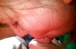 XXX उठावदार उरोज असलेली महिला Fucks मध्ये तिच्या प्रियकर वाफेचे स्नान