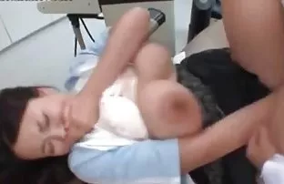 XXX तरुण विद्यार्थ्यांना गुंतलेली गरम लिंग
