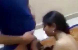 XXX अश्लील व्हिडिओ पहिल्या व्यक्ती उठावदार उरोज असलेली महिला सदस्य